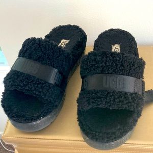 Ugg flat form slippers
